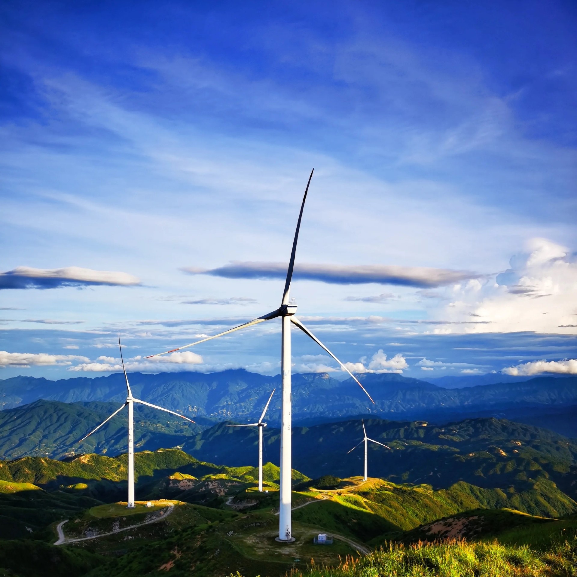 High Efficiency Low Rpm Pitch Control 100kw 200Kw 330kw 1MW 2MW 6MW 8MW 10MW /380V 440V Horizontal Wind Turbine Generator